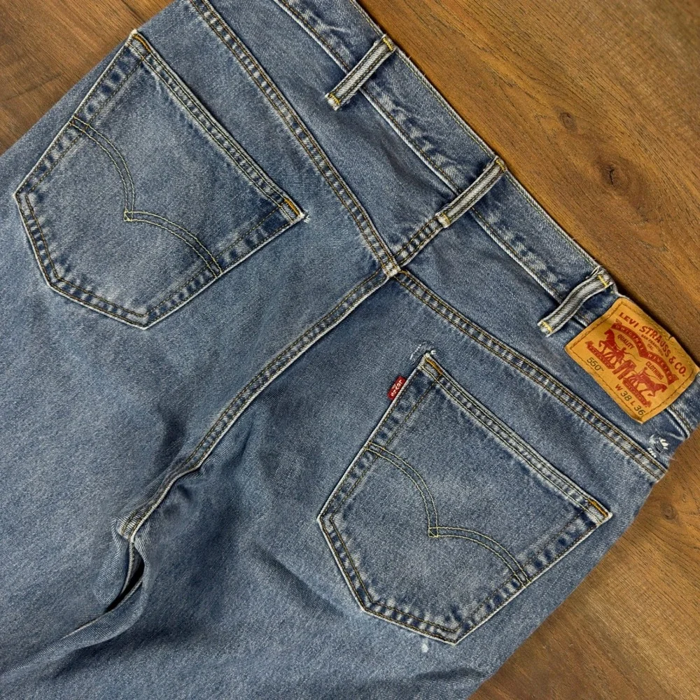 Levis 550 Relaxed Fit Tapered Leg Light Wash Blue Denim Jeans Mens 38x36 Vintage